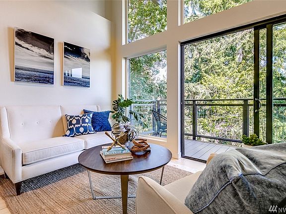 3rd image of 522 Madrona Way NE #2A