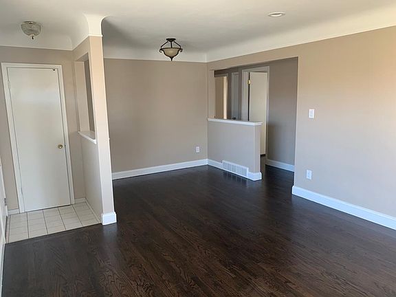 5th image of 6956 N Charlesworth St