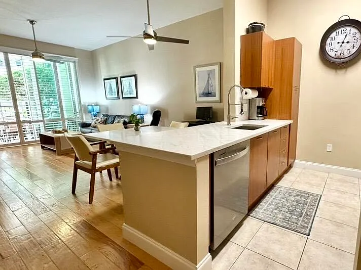 Building Photo - 700 E Boynton Beach Blvd #105