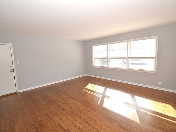 3rd image of 10350 Canterbury St