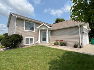 354 Keystone Dr NE, Pine Island, MN 55963