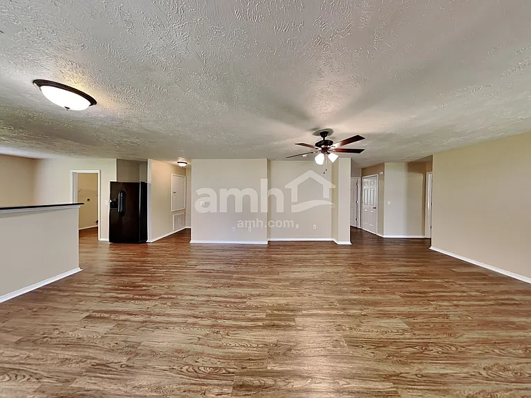 2727 Sutherland Dr — Photo 6