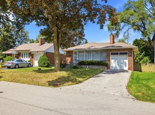 40 Kirk Bradden Rd E, Toronto, ON M8Y 2E7