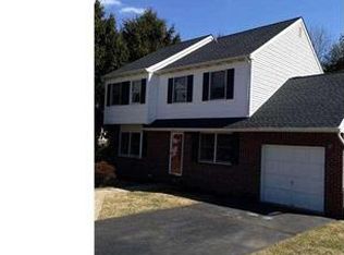 6 Rosetree Ct, Newtown, PA 18940