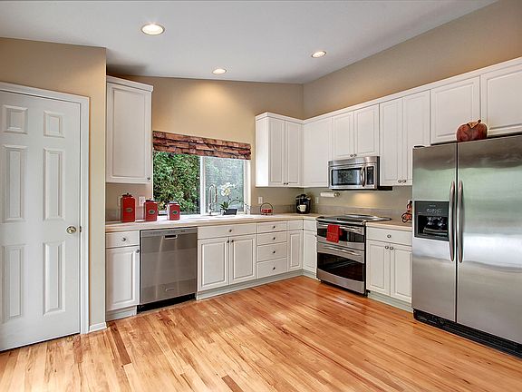 5th image of 18103 Woodbine Dr