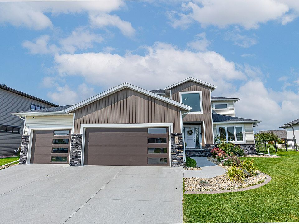 1st image of 2432 McLeod Dr E