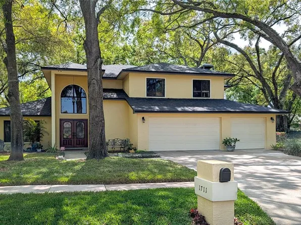 1711 Magdalene Manor Dr, Tampa, FL 33613