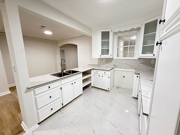 2nd image of 3939 Camellia Dr
