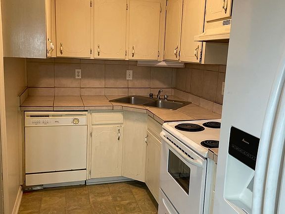 3rd image of 4522 Montclair Dr