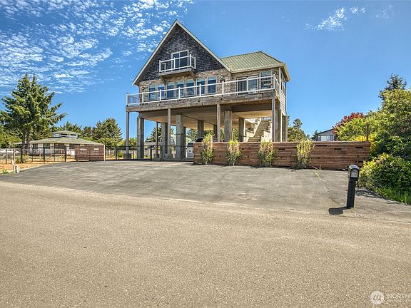 2nd image of 144 Sand Dune Avenue SW