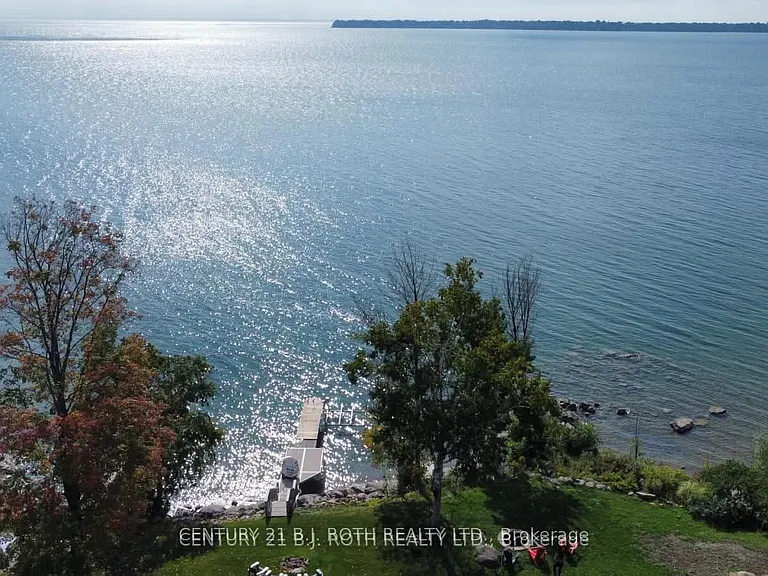 9 Greenwood Forest Rd — Photo 2