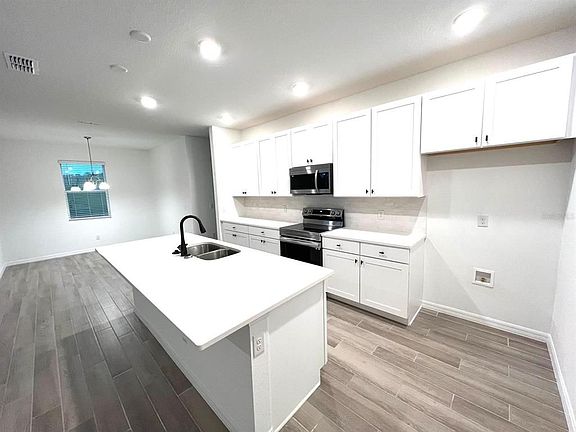 3rd image of 2260 Derwent Dr