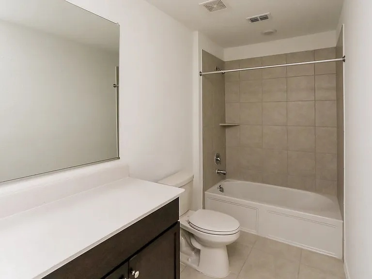 1017 Crestview Dr — Photo 12