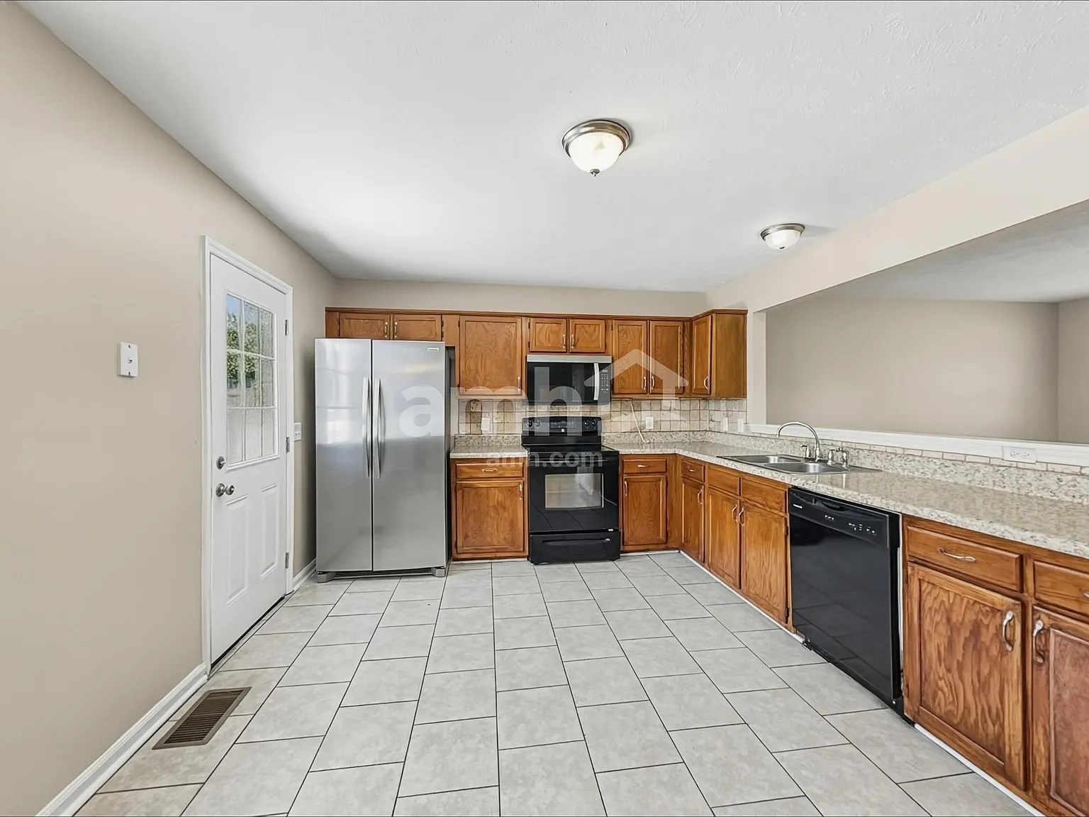 4 bed, 2.5 bath, 1892 sqft, $2,240 — Photo 4