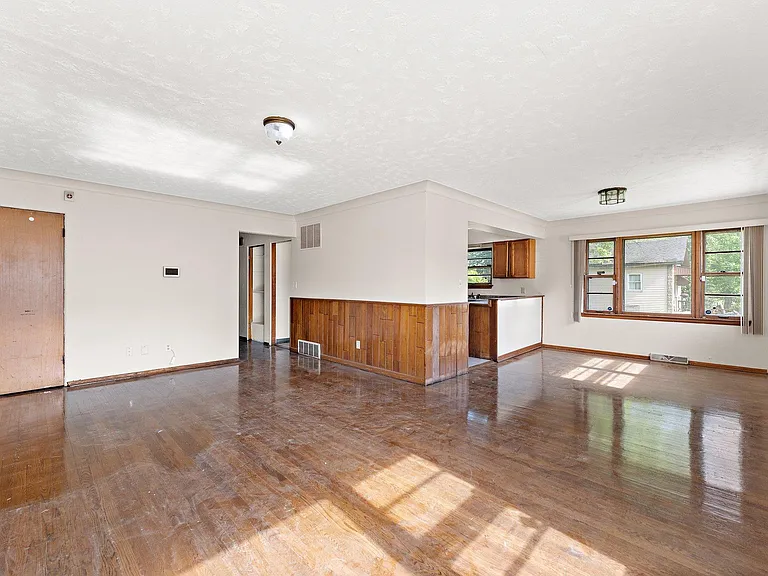 4650 Maryland St — Photo 12