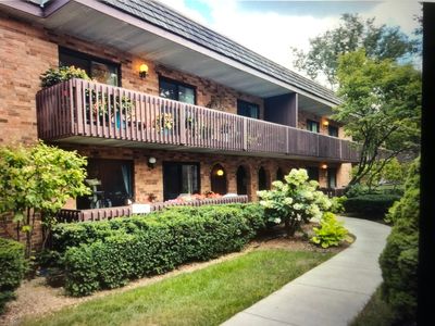 8200 Woodglen Ln APT 203, Downers Grove, IL, 60516