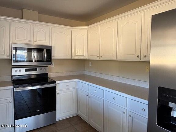 4th image of 38 Wyatt Ln