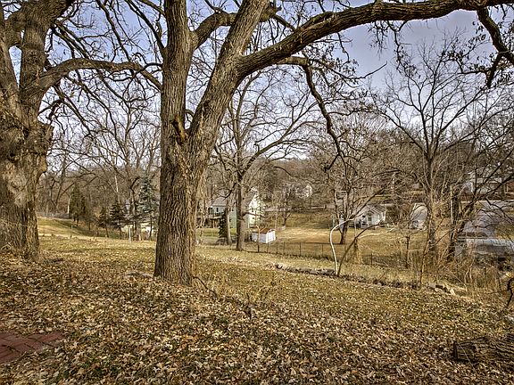 3rd image of 311 Bellevue Blvd N