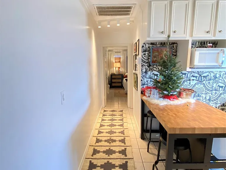 510 1/2 Moody St — Photo 8