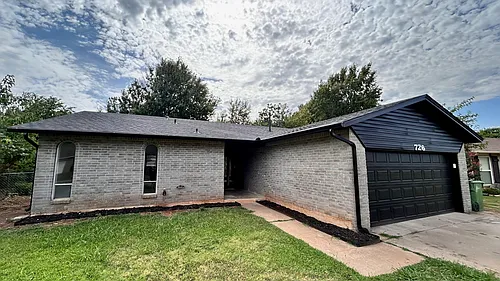 726 Garden Grv Photo 1