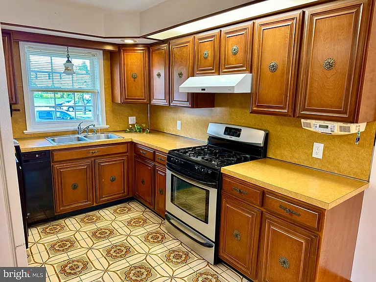 2432 W Chester Pike — Photo 17