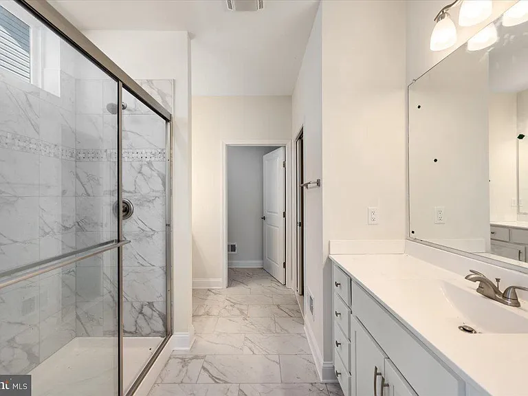 105 Amberfield Ct — Photo 11