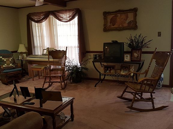 2nd image of 196 Jamie Ln