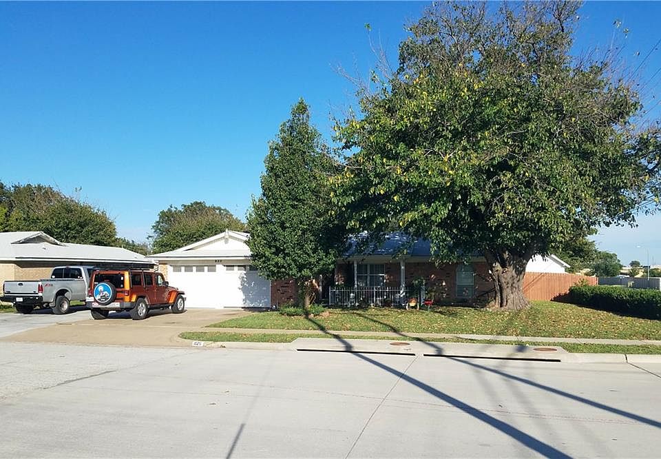 1st image of 825 Opal St