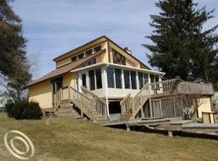 505 Blue Water Dr, Holly, MI 48442
