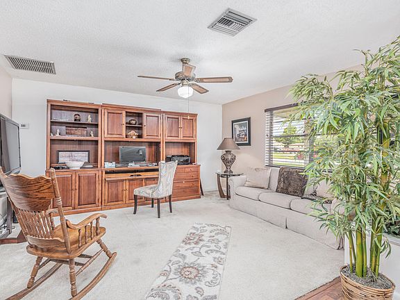 4th image of 258 SE Thornhill Dr