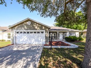 11609 Lake Dr, Leesburg, FL 34788