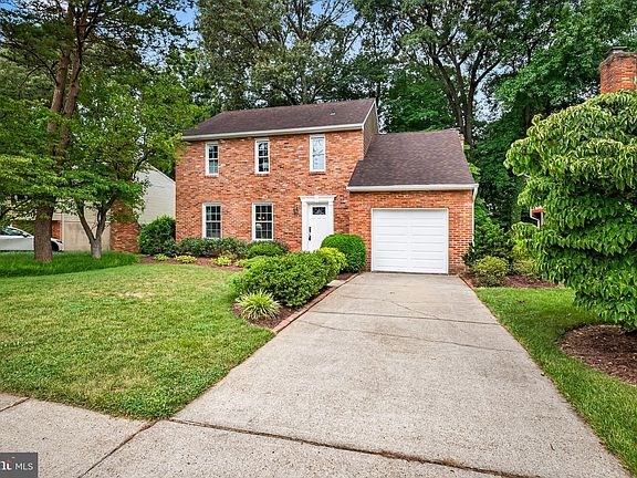 2nd image of 427 Yorkshire Dr