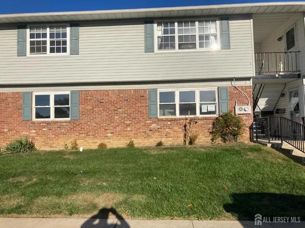 1 Hawaii Ct APT A, Matawan, NJ 07747