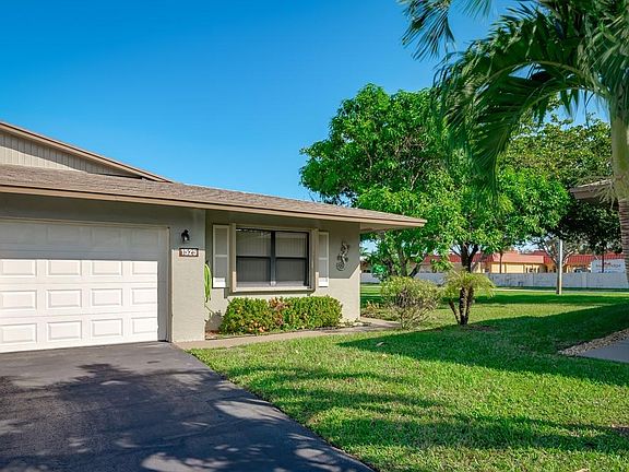 2nd image of 1525 Palmland Dr