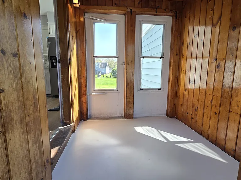1384 Huntington Rd — Photo 10