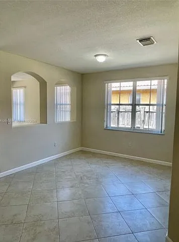 8514 NW 111th Ct — Photo 2