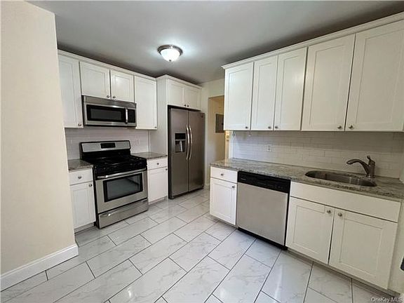 3rd image of 1 Sadore Ln APT 4G
