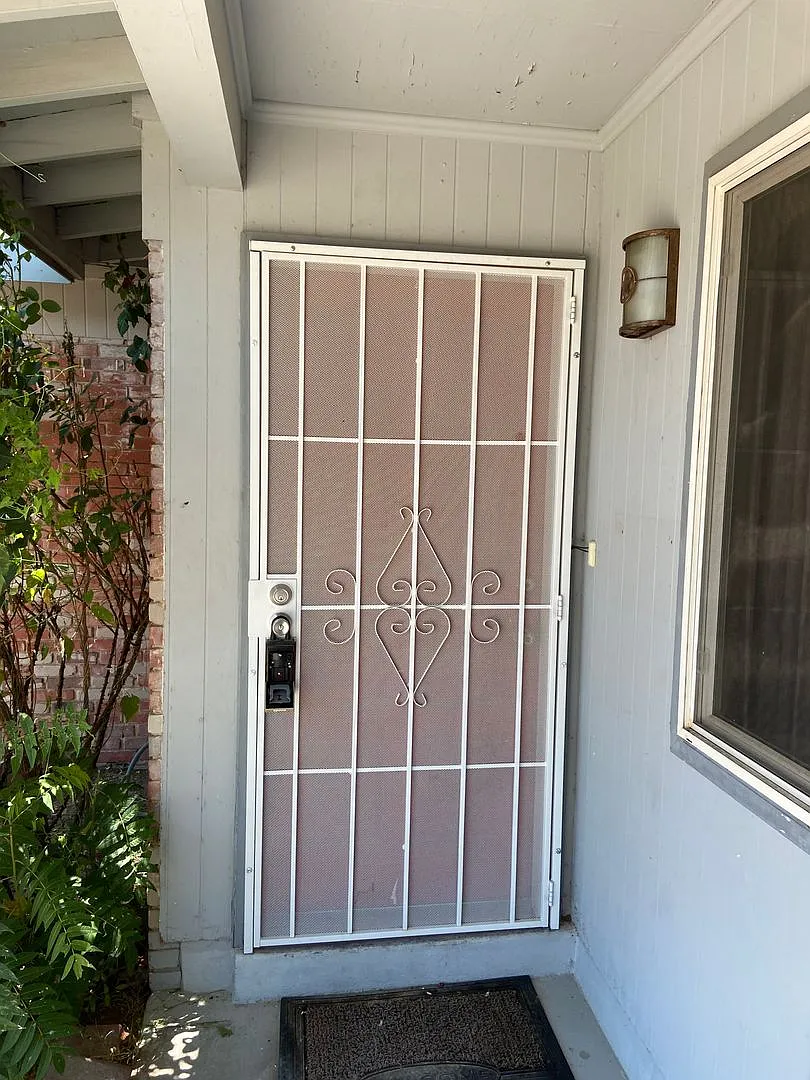 Eastside home for rent by Eastwood High School — Photo 3