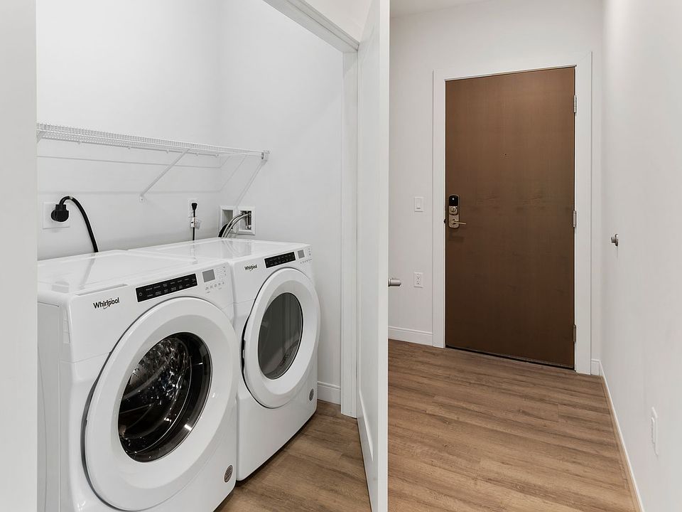 1st image of 5945 6th Ave #319