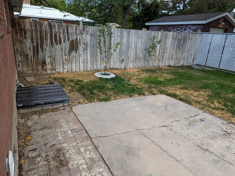 1089 W 300 N — Photo 21