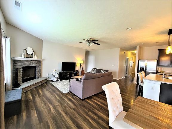 4th image of 4725 Maroon Dr
