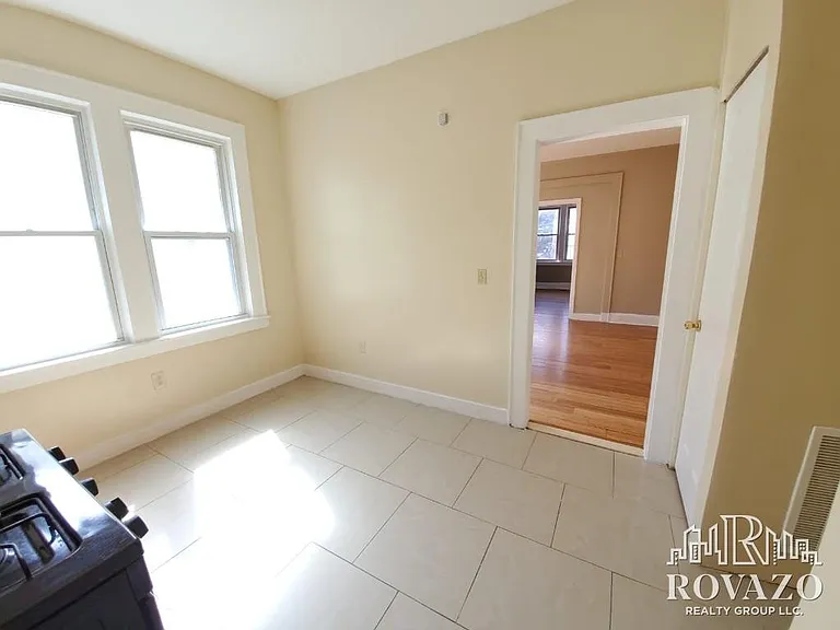 43 Underwood St #2R — Photo 3