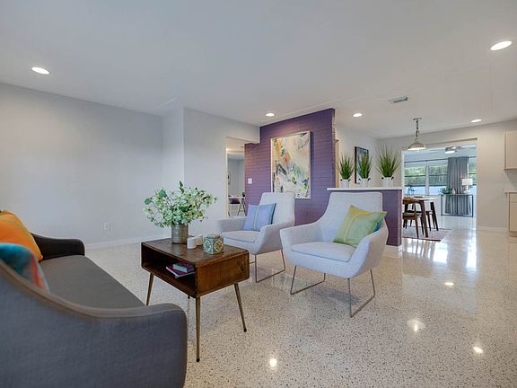 4th image of 2135 Desoto Way S