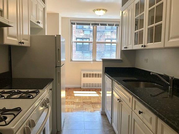 3rd image of 222 E 19th St APT 3A