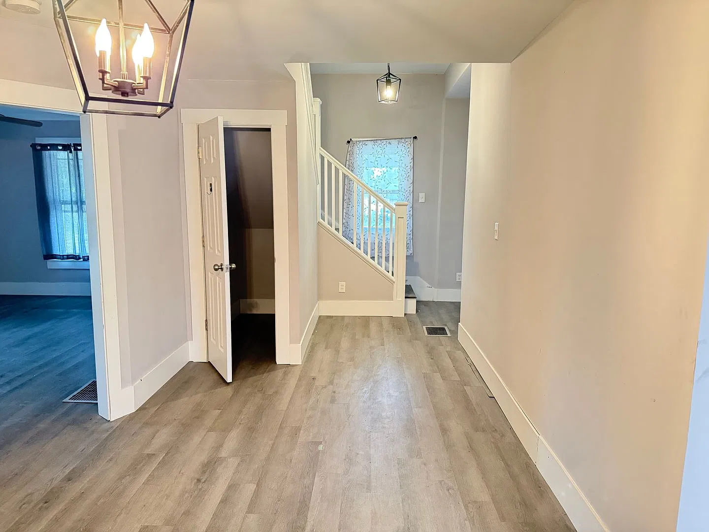 Attractive 3 BR 2 full baths house in LeRoy — Photo 1
