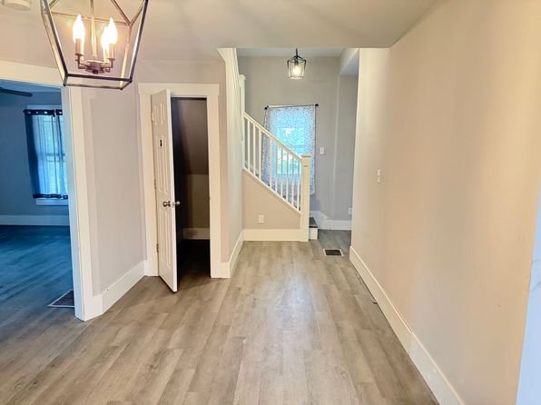 103 N Walnut St