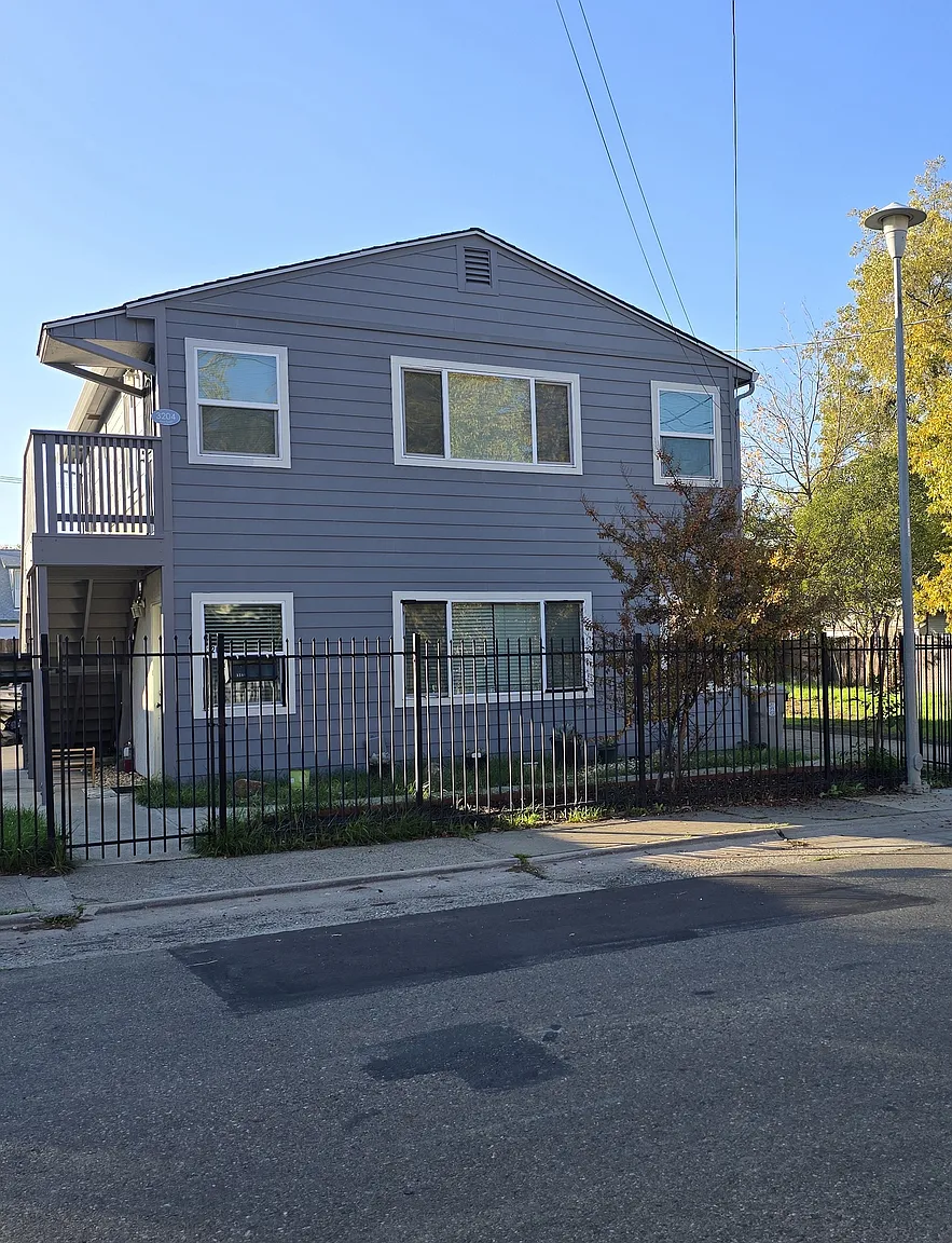 3204 43rd St #3204 photo 1