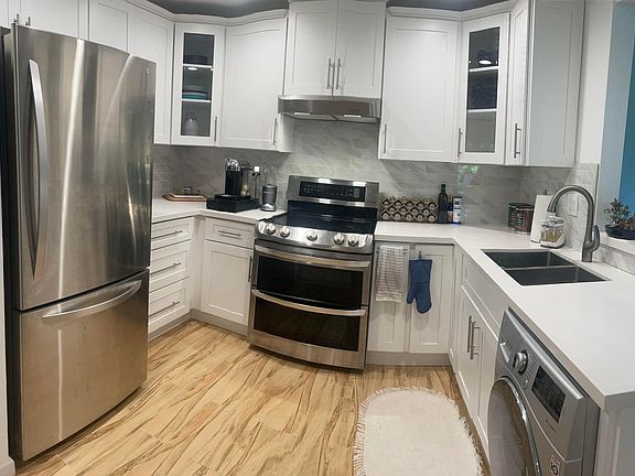 2nd image of 355 S Los Robles Ave Unit 205