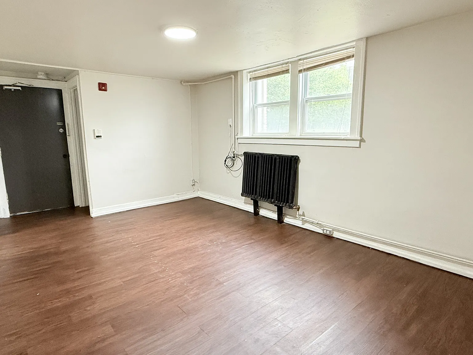 1518 University Avenue West — Photo 3