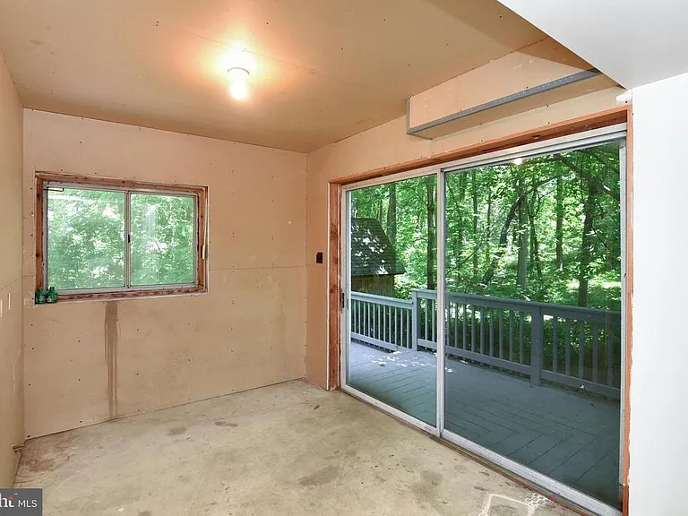 459 Monument Dr — Photo 21